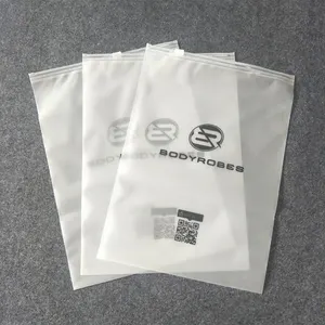 Großhandel matte frosted CPE kunststoff zipper tasche t hemd bekleidungs kunststoff poly tasche für kleidung