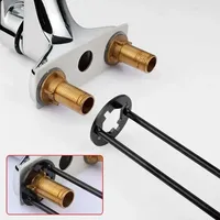 Clé multifonctionnelle 5-en-1 en acier au carbone pour robinet d'évier, clé à tuyau de plomberie, kit de réparation pour salle de bain et cuisine, outils de quincaillerie