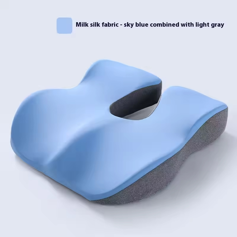 Soie de lait bleu ciel, gris clair féérique.