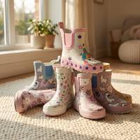 Commande en gros Bottes de pluie Chelsea en caoutchouc pour filles, style Ins, imprimé arc-en-ciel licorne étoile, rose, avec soufflet latéral élastique et boucle de traction unique
