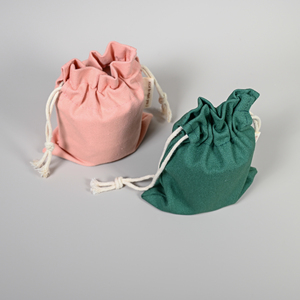 Pochette en coton et lin personnalisée avec logo imprimé PackSecret, colorée, pour le rangement de bijoux, sac en coton pour bijoux OEM - Product Image 6