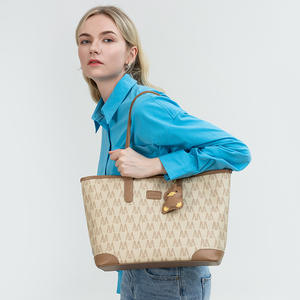 Bolso Tote de PVC Transfronterizo, Nuevo Bolso de Hombro Estampado de Moda para Mujer de Alta Gama, Bolso Versátil de Gran Capacidad, Poliéster - Product Image 2