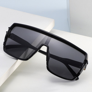 Lunettes de soleil oversize tendance pour femme, monture noire, protection UV400, style sport, voyage et conduite en extérieur - Product Image 3