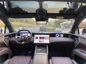 AVATR 11 2025 d'occasion, modèle de luxe SUV à 4 portes et 5 places, propulsion arrière, autonomie étendue, REEV, blanc sur rouge bordeaux - Product Image 5