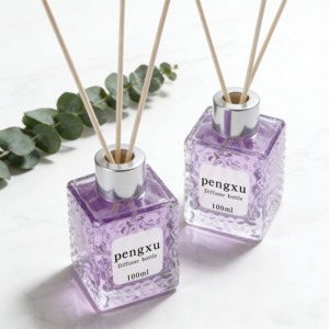 Bouteille en verre parfumée sans flamme, diffuseur d'eau parfumée à mèche en rotin, article décoratif pour la maison - Product Image 1