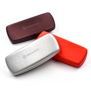 <span class=keywords><strong>Étui</strong></span> <span class=keywords><strong>à</strong></span> <span class=keywords><strong>lunettes</strong></span> pour <span class=keywords><strong>homme</strong></span> sur mesure, grand format, en métal et cuir, fabriqué par le fabricant - Product Image 2