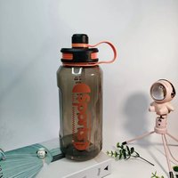 손잡이와 잠금장치가 있는 플라스틱 물병 2L