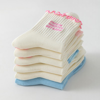 Chaussettes de Pilates personnalisées en gros pour femmes, chaussettes de yoga mi-mollet en dentelle, chaussettes antidérapantes rayées