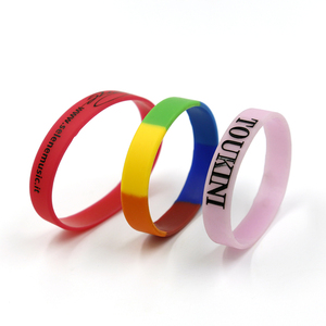 Pulsera de goma con logotipo en relieve personalizado, pulsera de silicona para regalo deportivo - Product Image 3