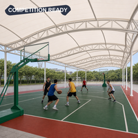 Abri sportif polyvalent à plusieurs travées, à structure en treillis à mât ondulé, imperméable, résistant aux UV, à portée libre, sur mesure