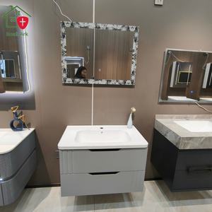 Mueble de baño gris con diseño de doble cajón, espejo con marco de encaje, encimera blanca redondeada y lavabo blanco - Product Image 3