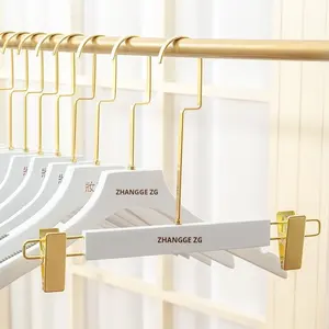 W98 סיטונאי עץ באיכות העליון סיטונאי wanger אישית לוגו הוק ארוך זהב קולבים לבן עבור חנות בגדים - Product Image 2