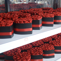UKIQUEEN Vente en gros à bas prix Préservé Charme Fleur Préservé Équateur Fleurs Noir Doré Rose Éternelle