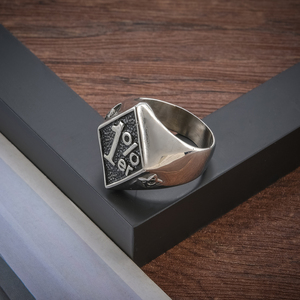 Hot Selling Vintage Signet <strong>Ring</strong> Stainless Steel <strong>Silver</strong> Plated Skull Jewelry Custom Logo <strong>Ring</strong> for <strong>Men</strong> - Product Image 3