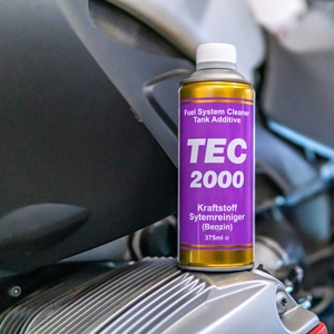 Nettoyant pour système de carburant Engine Care TEC 2000, conçu pour le traitement et le nettoyage du système de carburant et pour soutenir l'efficacité à long terme des véhicules. - Product Image 6