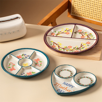 Assiettes compartimentées en porcelaine pour la restauration, en forme de cœur, avec logo personnalisé, pour la vente en gros