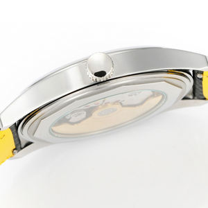 Reloj de Lujo Popular para Hombre, Estilo Deportivo y Elegante, con Esfera con Detalles Amarillos, Números Luminosos y Caja de Acero Inoxidable - Product Image 3