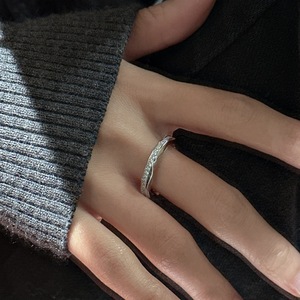 Anillo de Plata de Ley S925 con Textura, Estilo Retro Europeo Americano, Diseño de Nicho con Incrustaciones, Anillo Circular Apilable con Circonita - Product Image 3