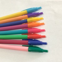 Stylo bille en plastique style classique, largeur d'écriture 1,0 mm, design simple avec colle en spray, promotion économique