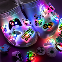 Nouvelles breloques lumineuses 3D LED personnalisées pour chaussures, accessoires en PVC pour jeux Kawaii, sports et basketball – Décorations LED pour chaussures