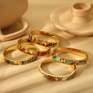 สร้อยข้อมือเคลือบไทเทเนียมเหล็กเคลือบสีลายเรขาคณิตเครื่องประดับสำหรับทุกเพศ - Product Image 2