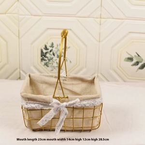Piccolo <span class=keywords><strong>Cesto</strong></span> in Ferro Battuto Rivestito in Tessuto, Elegante <span class=keywords><strong>Cesto</strong></span> per Composizioni Floreali e Conservazione per Matrimoni - Product Image 4