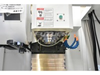 Centre d'usinage vertical 3 axes avec changement automatique et machine à évacuation des copeaux