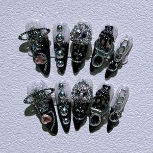 Patchs d'ongles en résine de luxe pour reines de la nuit, design armure sombre, amovibles et réutilisables, demi-couverture pour ongles. - Product Image 1