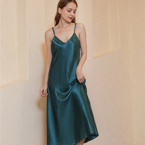 <span class=keywords><strong>Chemise</strong></span> <span class=keywords><strong>de</strong></span> <span class=keywords><strong>nuit</strong></span> longue <span class=keywords><strong>et</strong></span> ajustée sexy à décolleté plongeant, élégante <span class=keywords><strong>et</strong></span> luxueuse, pour femme, idéale pour l'été, avec logo personnalisable - Product Image 5