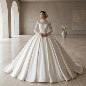 Robe de mariée Lscm111 moderne et élégante, blanche, à manches longues, avec appliques en dentelle, corset perlé, en satin, coupe princesse, avec traîne chapelle - Product Image 1