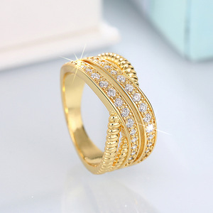 Anello a Linea Incrociata per Donne, Gioiello da Dito Minimalista ed Elegante alla Moda - Product Image 1