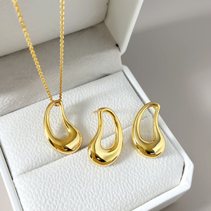 Ensemble collier et boucles d'oreilles en forme de goutte d'eau polie, bijoux géométriques abstraits simples en or, pour usage quotidien, cadeau pour femme, vente en gros - Product Image 1