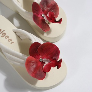 <span class=keywords><strong>Chanclas</strong></span> de <span class=keywords><strong>Playa</strong></span> Casuales de Moda de Verano de Alta Calidad con Parte Superior de Lona Ligera para <span class=keywords><strong>Mujer</strong></span> con Decoración de Flores Artificiales - Product Image 4