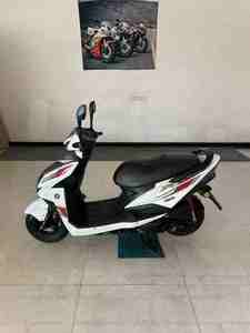 Moto d'<span class=keywords><strong>occasion</strong></span> Yamaha Shangling <span class=keywords><strong>125</strong></span> Prix d'usine Scooters à essence Moto électrique à grande vitesse pour adultes Vélo <span class=keywords><strong>pas</strong></span> <span class=keywords><strong>cher</strong></span> - Product Image 2