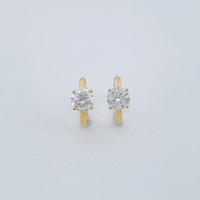 Boucles d'oreilles classiques en or jaune 18 carats avec diamant de laboratoire solitaire étoile, à quatre griffes, rondes, à clipser