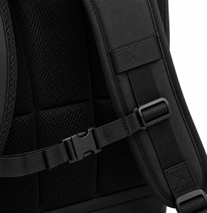 กระเป๋าเป้เก็บความเย็นแบบมีฉนวนกันความร้อน Comfier ขนาด 45 ลิตร ทำจากนีโอพรีน สำหรับเล่นกีฬา มีซิปปิด ช่องตาข่ายด้านข้าง ผลิตจากวัสดุ 150D RPET ปราศจากสาร PFAS พกพาสะดวก - Product Image 4