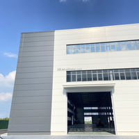 Atelier et entrepôt en structure d'acier résistant à la brume salée avec revêtement spécial, idéal pour les zones industrielles côtières.