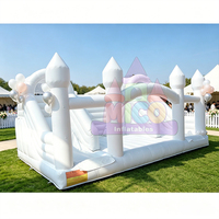 Structure gonflable commerciale en PVC blanc de 0,55 mm d'épaisseur avec double toboggan, certifiée CE, garantie 3 ans