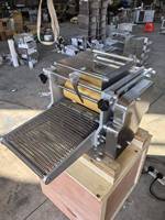 Machine à gâteau de maïs entièrement automatique et facile à utiliser avec une capacité de production de 1500 à 2000 pièces par HJ-1500-2000 horaire