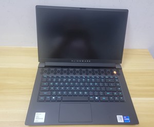 Laptop con Processore Intel Core I7-9750H, 16GB di RAM e 1TB di Memoria, Computer Portatile di Seconda Mano - Product Image 1