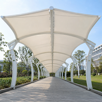 Structure de membrane tendue en PVDF moderne, abri d'ombrage extérieur à ossature en acier pour projets scolaires, de parkings et de aménagement paysager