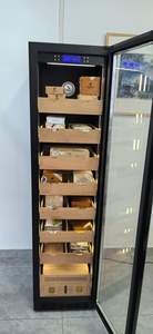 Armario interior vertical de madera de cedro, caja de puros - Product Image 6