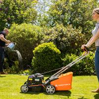 Tondeuse à essence Yard Force 41cm avec moteur 125 cm3 Briggs et Stratton 300E GM B41