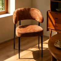 Chaise de salle à manger moderne en velours, dossier incurvé enveloppé, chaise d'appoint avec pieds en métal noir pour salle à manger, cuisine, maison