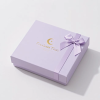 Boîte cadeau personnalisée avec couvercle et base en lavande, impression lune et étoile dorée et ruban en satin pour fabricant d'accessoires de vente au détail