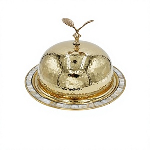 Beurrier en laiton martelé de qualité supérieure, forme ronde, couleur or, design élégant, à prix raisonnable - Product Image 1