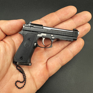 Portachiavi con Modello di Pistola Beretta M92F in Lega, Scala 1:3, Smontabile, Senza Stampa - Product Image 4