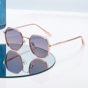 Lunettes de soleil carrées Ks-3841 pour femmes, monture en métal et plastique, verres TAC, protection UV400, type 3, pare-soleil - Product Image 1
