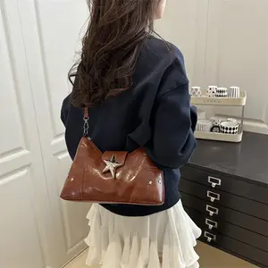 กระเป๋าสะพายไหล่ทรงโฮโบสไตล์พังก์สำหรับผู้หญิง ดีไซน์ลำลอง Y2k สไตล์สาวแซ่บ  กระเป๋าหนัง PU สะพายข้าง - Product Image 4