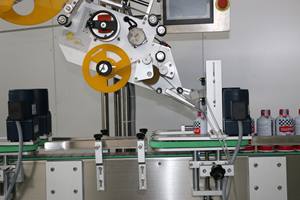 Machine d'étiquetage de bouteilles en forme de L SKILT CE Auto, étiqueteuse de surface supérieure, autocollante, avec moteur servo et PLC NOVEXX - Product Image 3